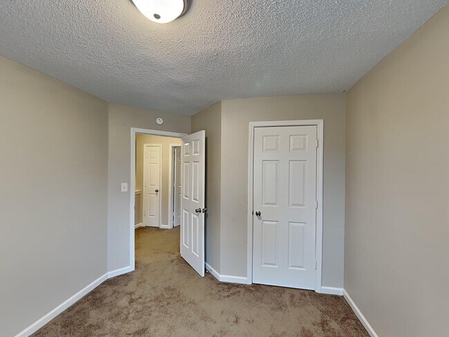 Building Photo - 5657 Wolf Pack Dr