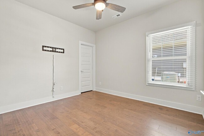 Building Photo - 151 Bridgestone Dr NE
