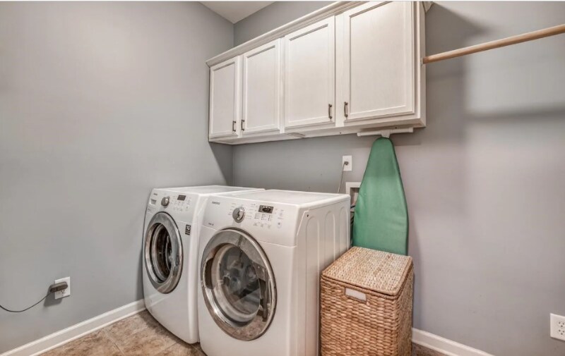 Building Photo - 10165 Carly Dr