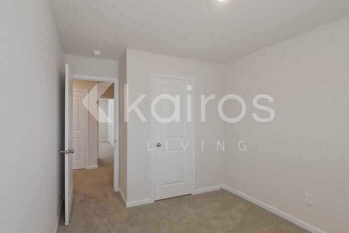 Building Photo - 2529 Banyan Cir