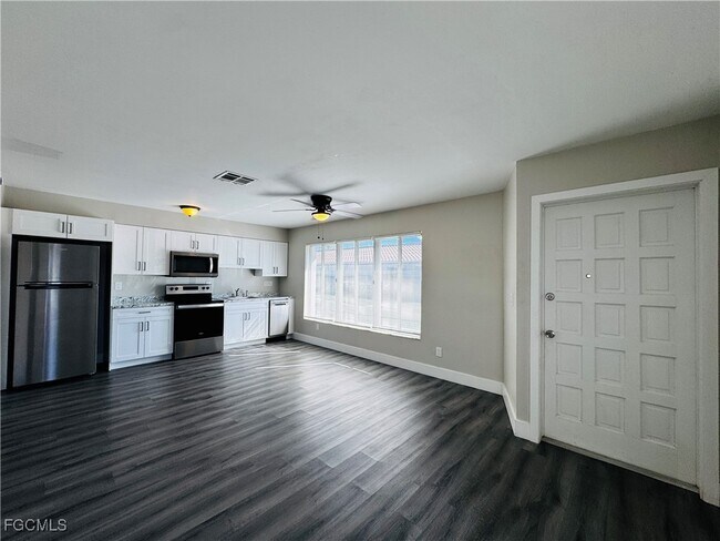 Building Photo - 4107 SE 18th Pl