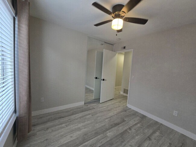 Building Photo - 11321 Volans St