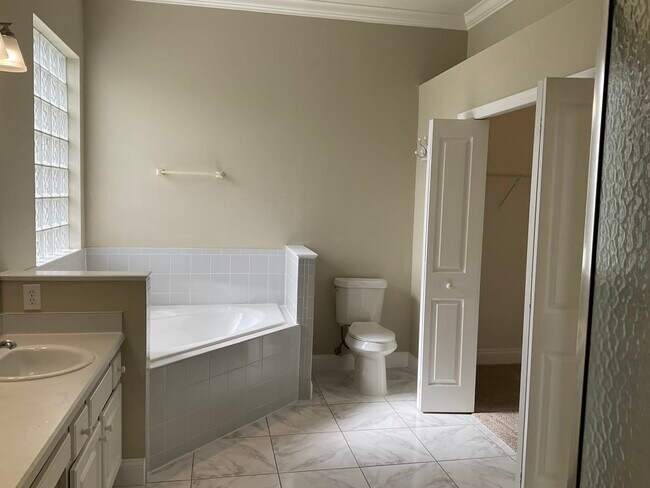 Building Photo - 7203 Remington Oaks Dr