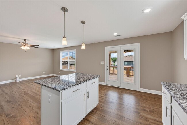 Building Photo - Pet Friendly Three Bedroom!