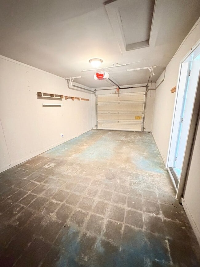 Building Photo - 620 High School Dr