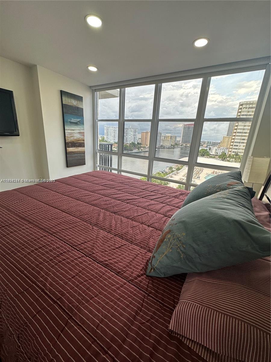 Building Photo - 2017 S Ocean Dr