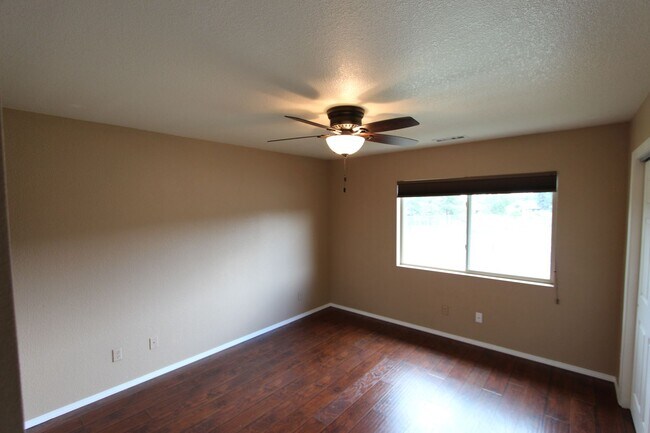 Building Photo - 3026 N Joy Ln