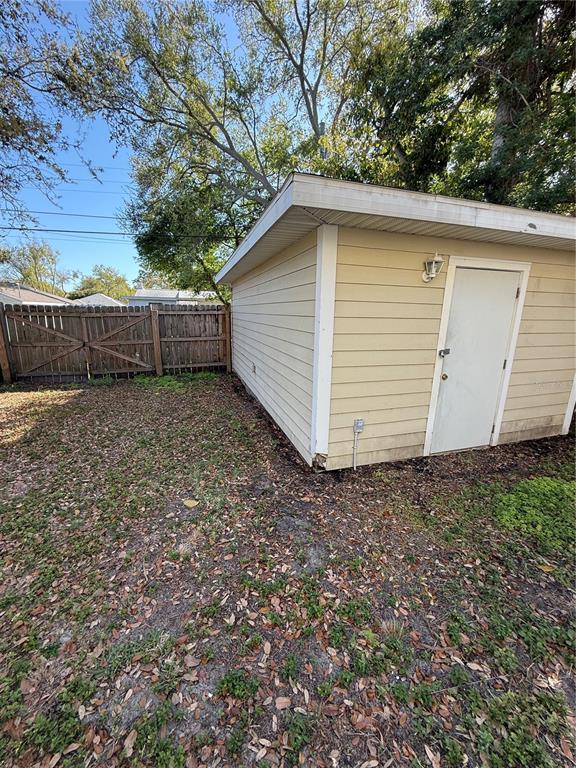 Building Photo - 720 Newton Ave S