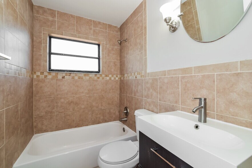 Building Photo - 1301 Baranova Rd