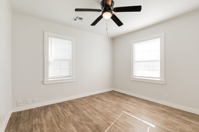 Building Photo - 314 W 36th St