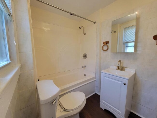 Building Photo - 53 Salem Pl