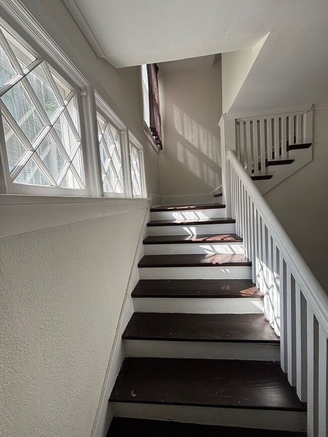 Building Photo - Newly Renovated 3 Bedroom on Park Avenue