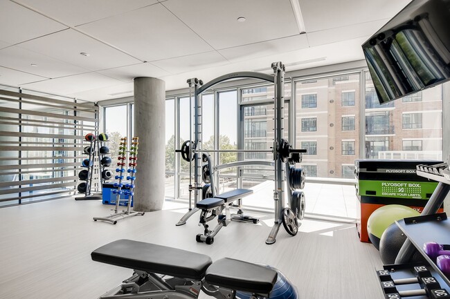 Building Photo - 1BD, 1.5BA Lakehouse Condo on the 6th Floor