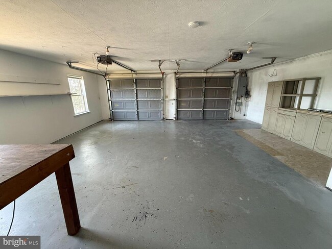 Building Photo - 1183 River Bend Ct