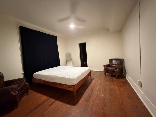 Building Photo - 402 Hyde Park Blvd