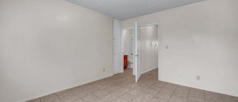 Building Photo - 4956 Romaine St