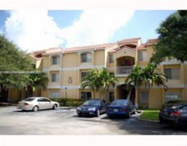Primary Photo - 2400 NW 33rd St