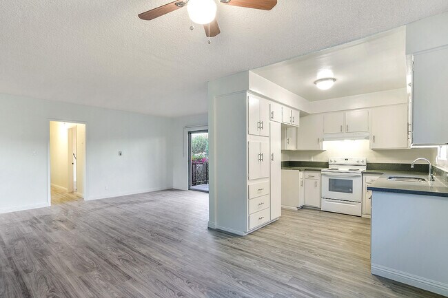 Building Photo - 14677 Rayen St