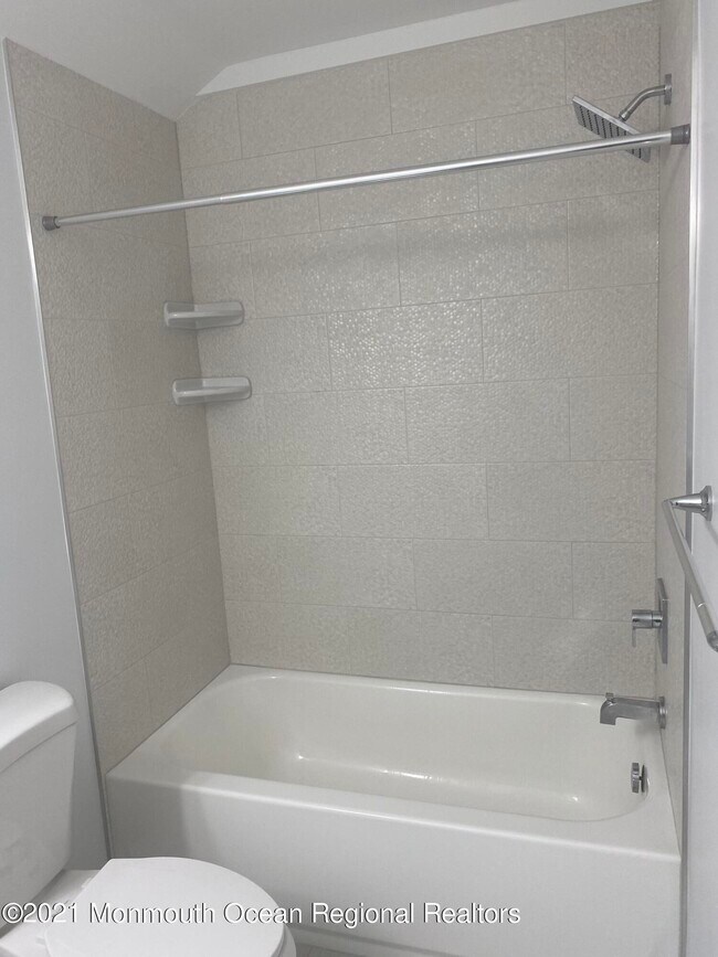 Building Photo - 8 Ravine Dr