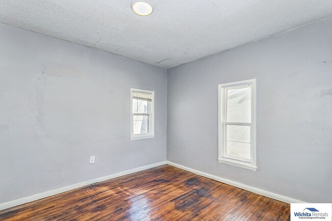 Building Photo - 3 bedroom 1.5 bath home