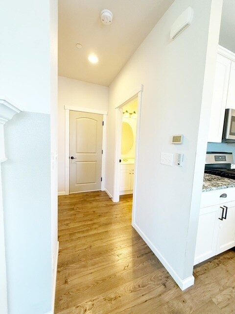 Building Photo - 4314 Andasio Loop SE