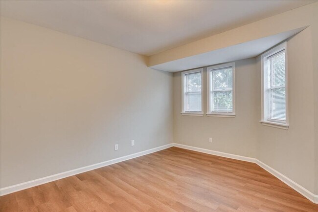 Building Photo - 305 Telfair St