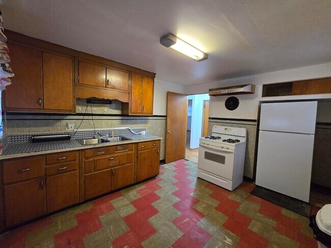 Building Photo - 535 E 43rd Ave