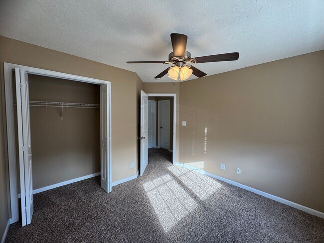 Building Photo - Gorgeous 5 Bedroom Home
