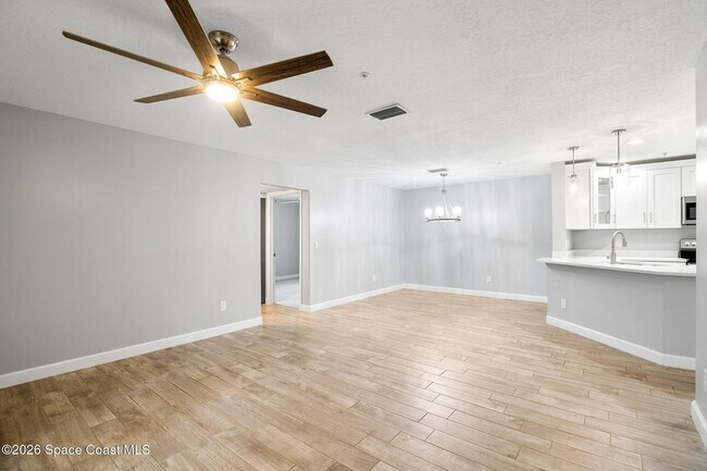 Building Photo - 7667 N Wickham Rd