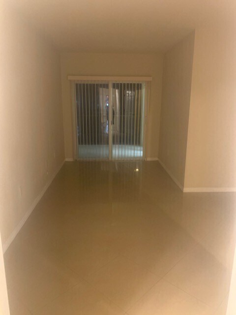 Building Photo - 3/2 Lake available in North Lauderdale