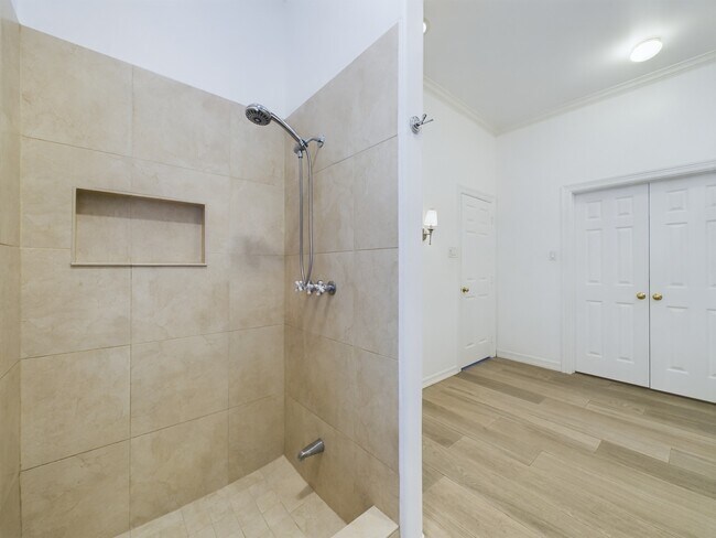 Building Photo - 5627 Winsome Ln