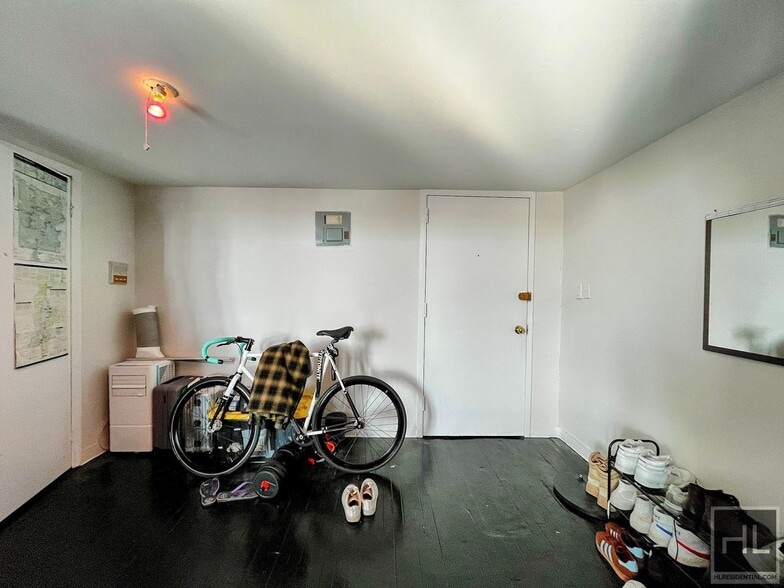 Building Photo - 248 McKibbin St