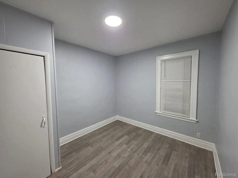 Building Photo - 2676 Sturtevant St