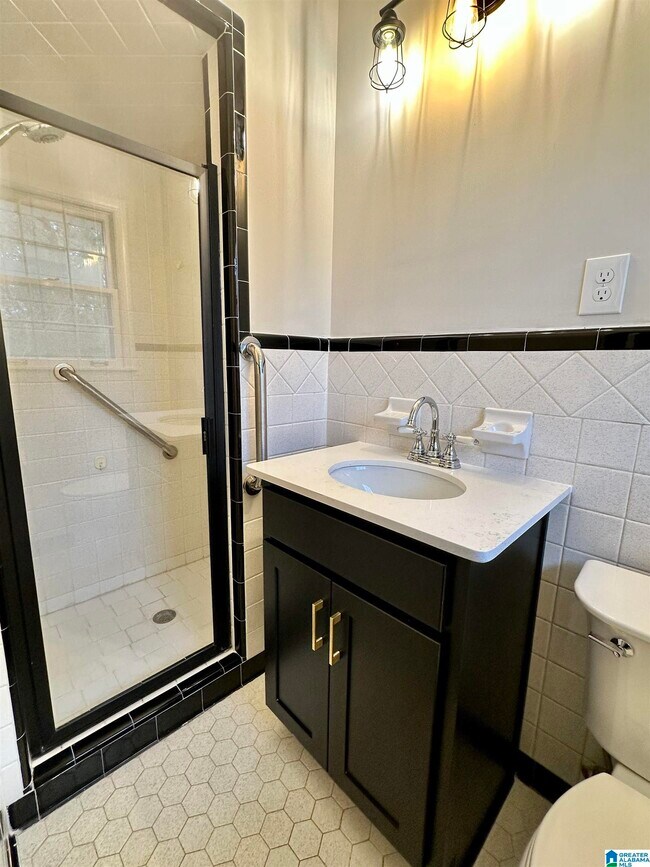 Building Photo - 231 Hillwood Ln