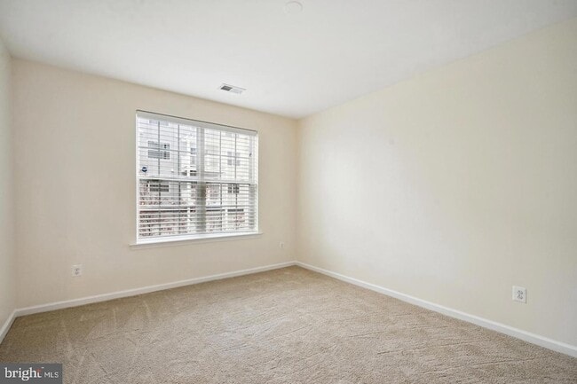 Building Photo - 22936 Spicebush Dr
