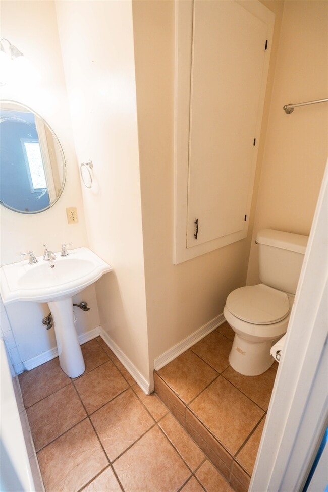 Building Photo - 1335 Airport Dr