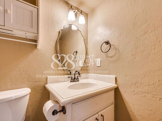 Building Photo - *AVAILABLE NOW!* Spacious 3 Bed/2.5 Bath Condo in East Norman!