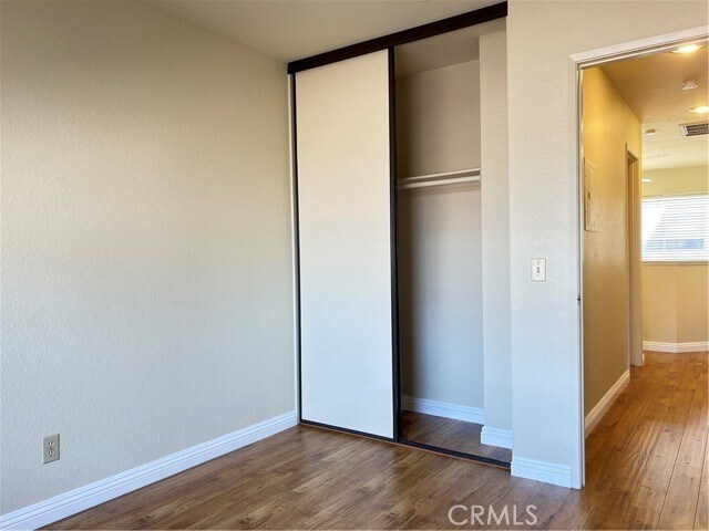 Building Photo - 567 Springbrook N