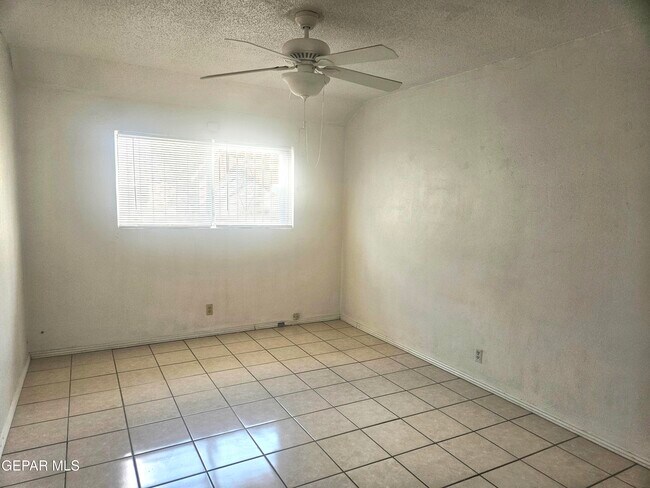 Building Photo - 2908 Idalia Ave
