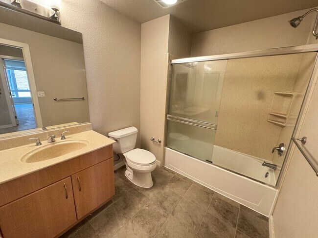 Building Photo - 1BED/1BATH CONDO AVAILABLE FOR RENT NEAR LAKE MERRIT IN  DOWNTOWN OAKLAND, CA!!!
