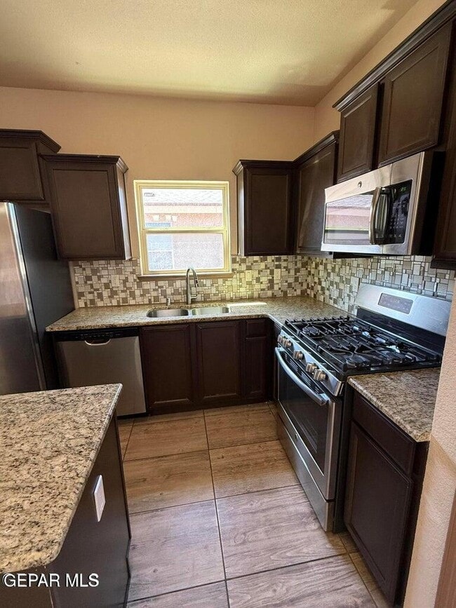 Building Photo - 4941 Ruben Soto