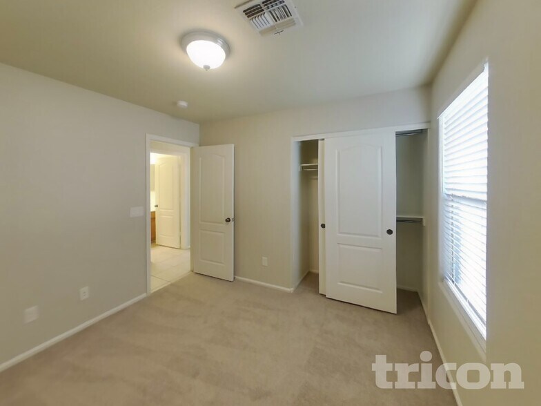 Building Photo - 2111 S 160th Ln