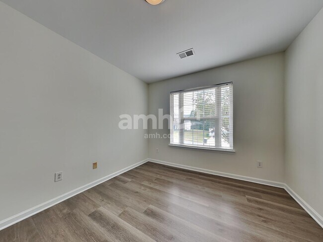 Building Photo - 2436 Carmathen Rd