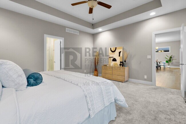Building Photo - 16893 Madison Cir