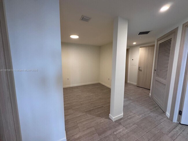 Building Photo - 1000 Brickell Plaza