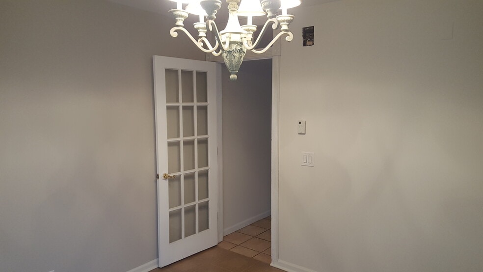 Building Photo - 2132 Rugen Rd