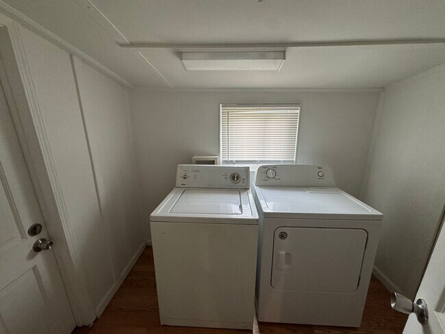 Building Photo - Studio Apartment includes washer / dryer