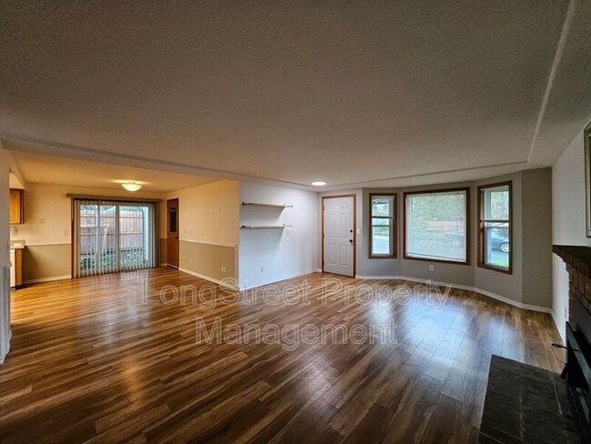 Building Photo - 5030 NE Roselawn St