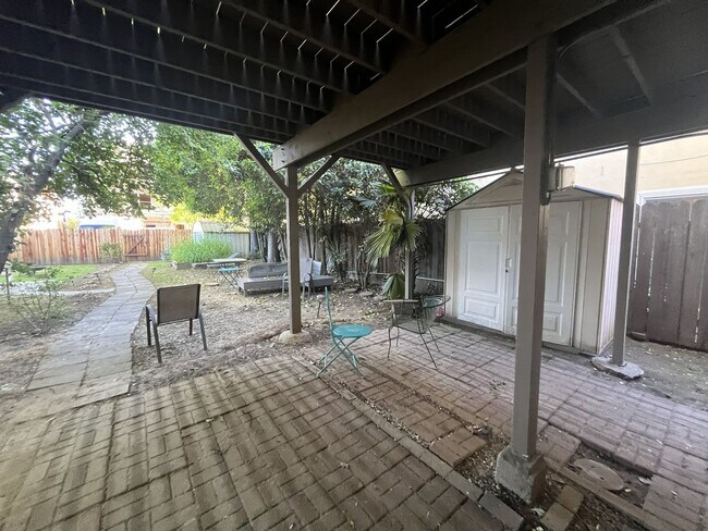 Building Photo - SAC T-2612-2614