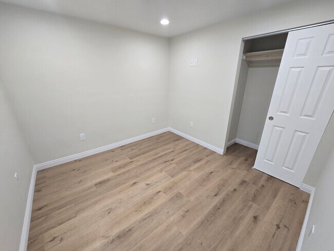 Building Photo - 13938 Ragus St